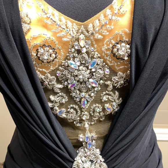 Terani Couture Chic Bead Embellished V-Neck-Black - Picture 11 of 17